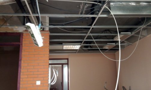 création de sous-plafond, tirage de câble électrique